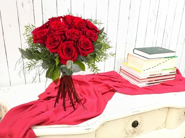 Bouquet (T-Corto) de 12 Rosas Rojas