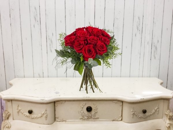 Bouquet (T-Corto) de 12 Rosas Rojas